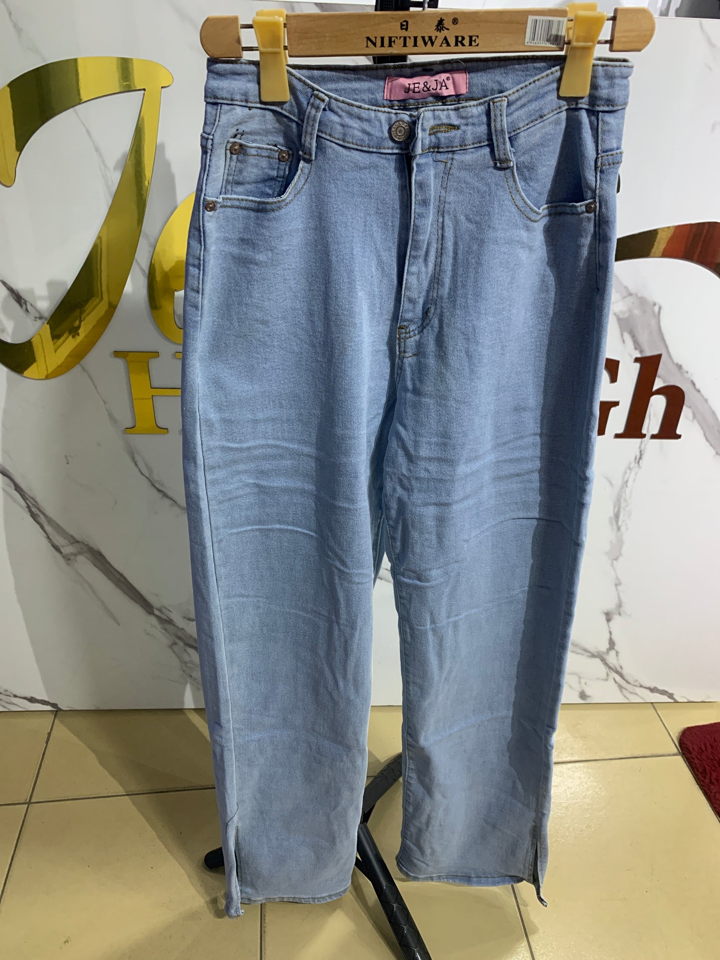 B7360 parted straight jeans